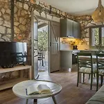 בית נופש Ploes Luxury Pesádha