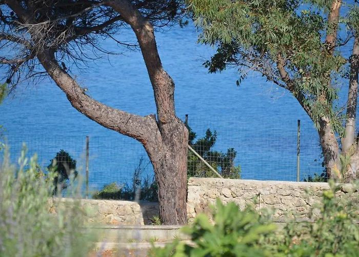Ploes Luxury Ferienhaus Pesádha