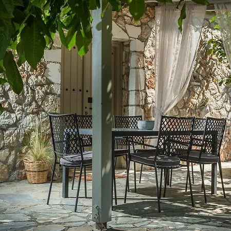 Ploes Luxury בית נופש *
