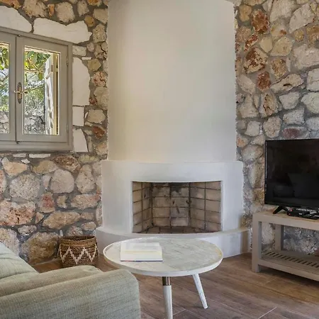 בית נופש Ploes Luxury Pesádha