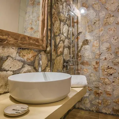 בית נופש Ploes Luxury Pesádha